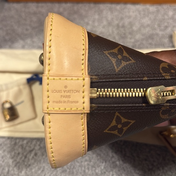 Louis Vuitton Alma BB Monogram - Picture 9 of 10